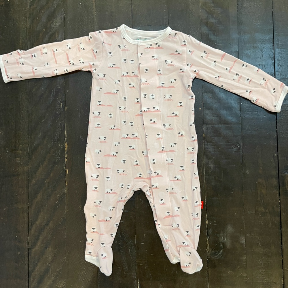 Magnetic Me onesie- Size 0-3 months